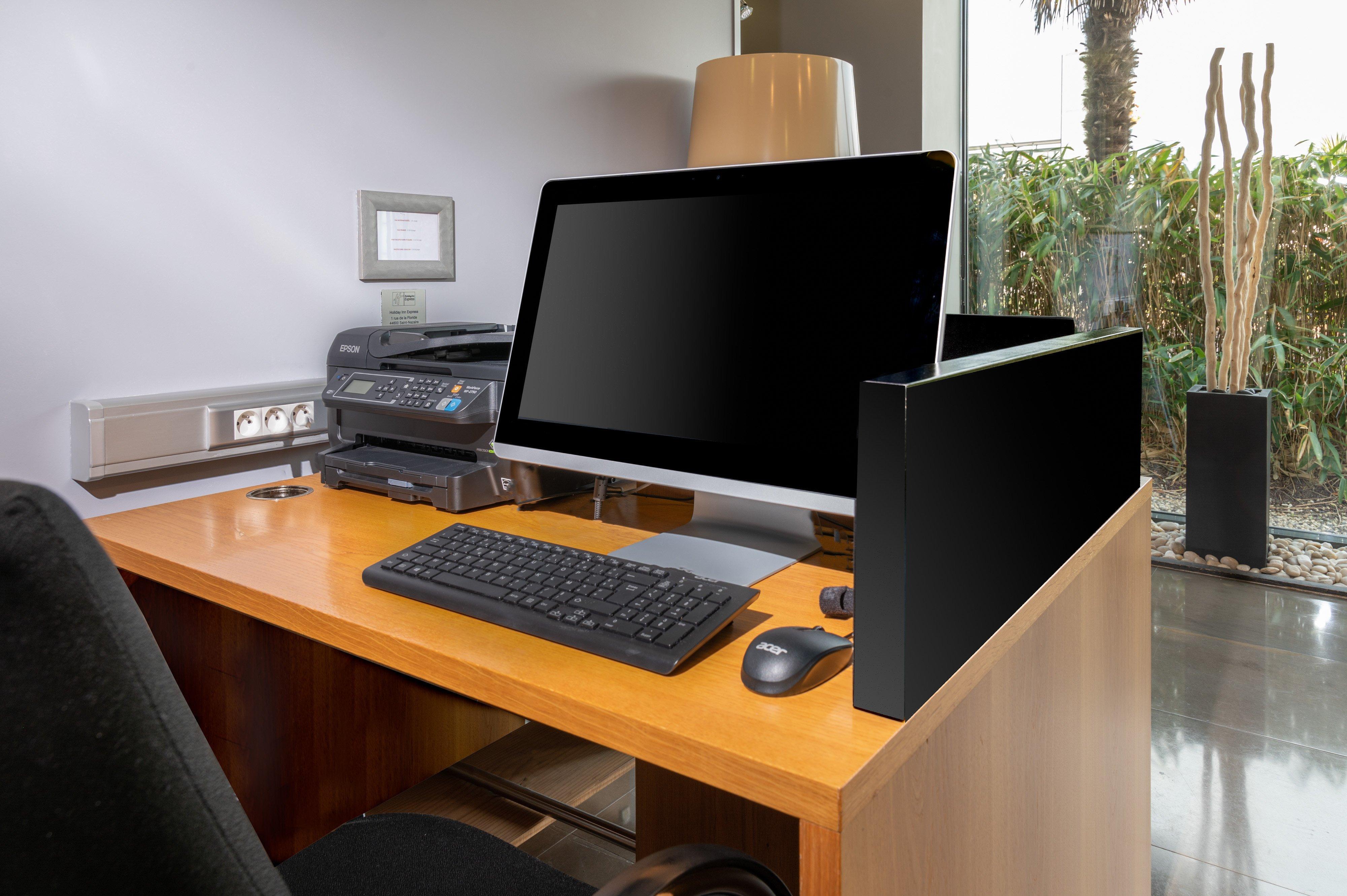 Holiday Inn Express Saint-Nazaire By Ihg Bagian luar foto