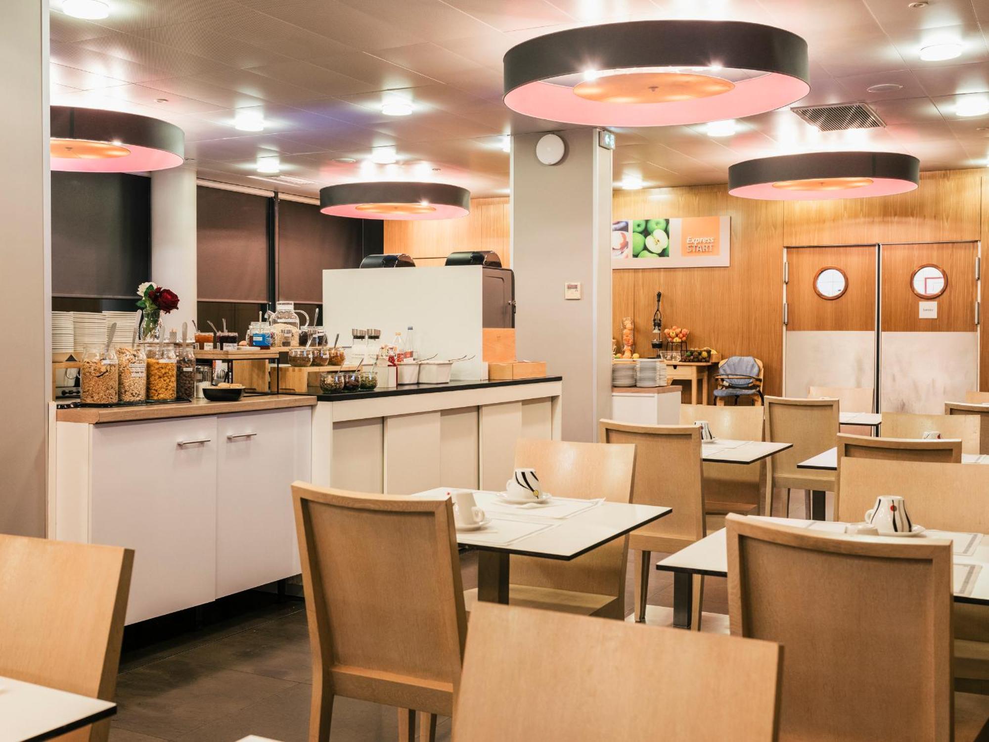 Holiday Inn Express Saint-Nazaire By Ihg Bagian luar foto