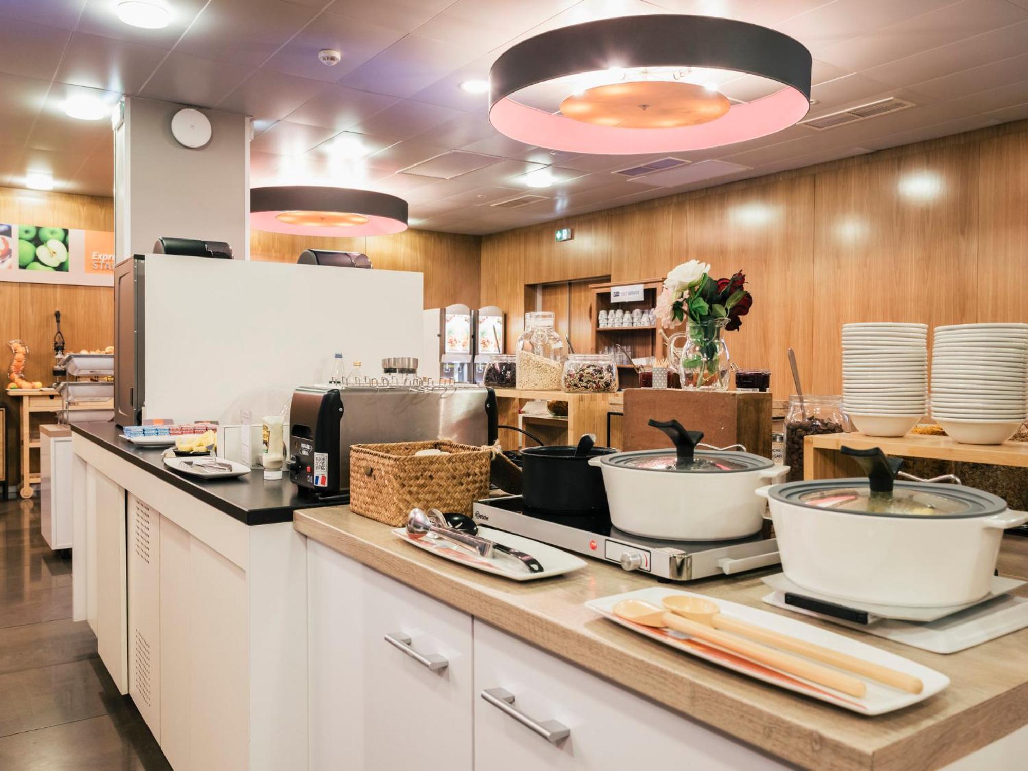 Holiday Inn Express Saint-Nazaire By Ihg Bagian luar foto